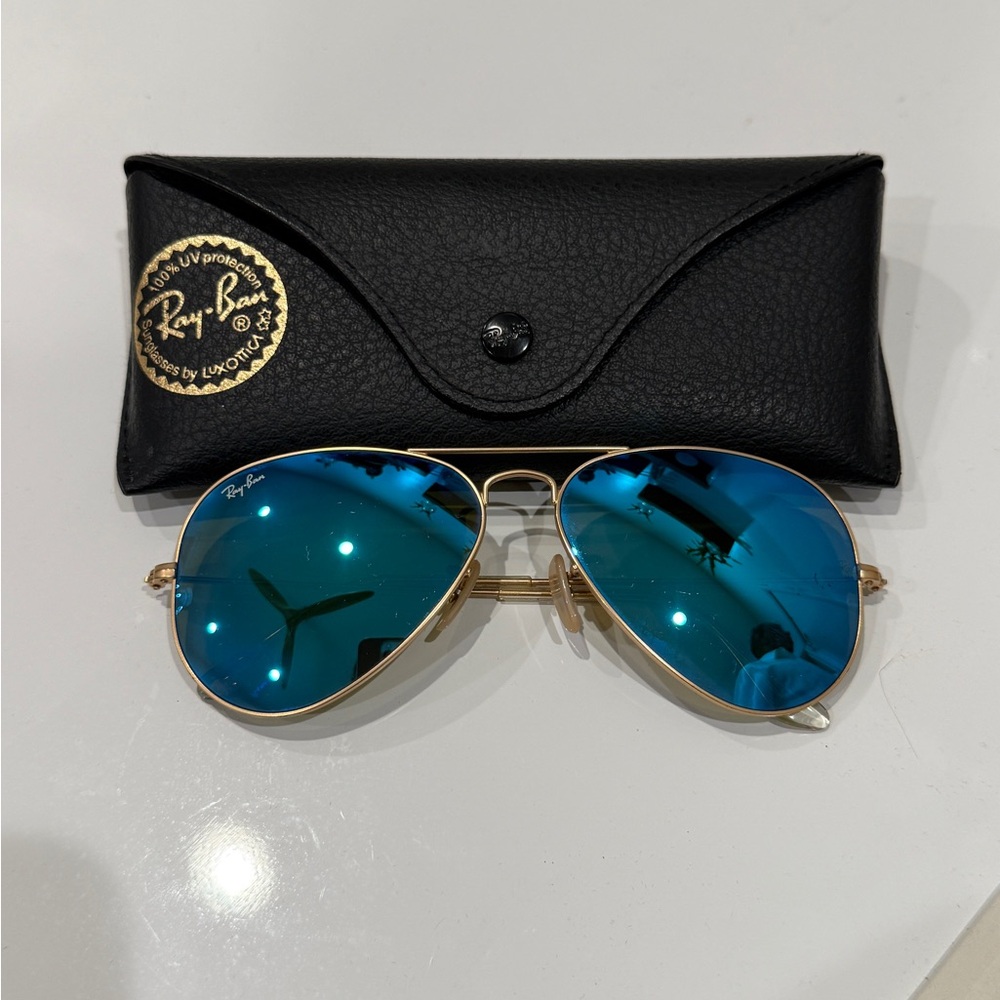 Ray-Ban Aviator Sunglasses with Gold Frame and Blue Lenses